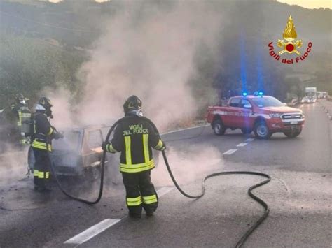 Incendio Di Un Autovettura In E45 Intervento Dei Vigili Del Fuoco