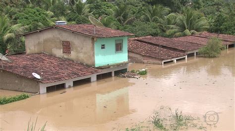 Deslizamento De Barreiras Em Sirinha M Atinge Dez Casas Ne G