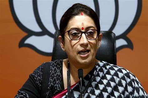 Smriti Irani Took Dig At Rahul Gandhi After Congress Tweets Her Photo