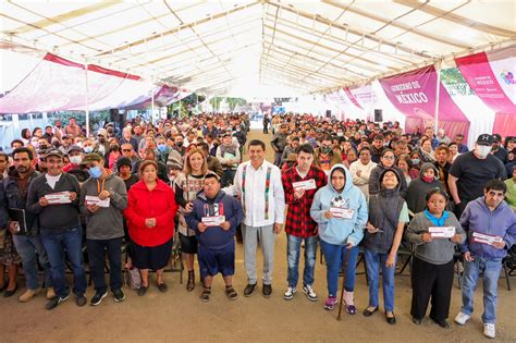 Entrega Salomón Jara primeras tarjetas de pensión para personas con