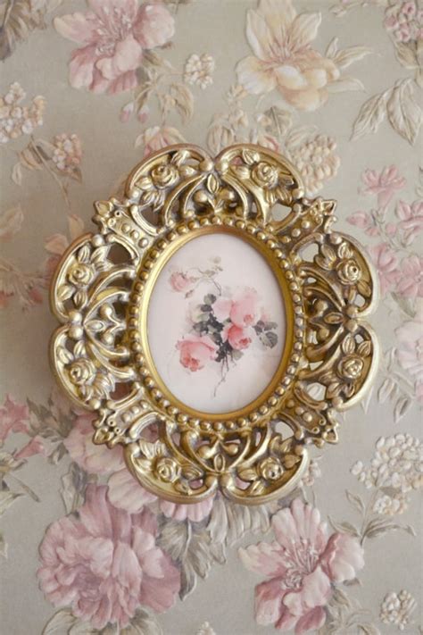 Beautiful Vintage Gold Cameo Frame