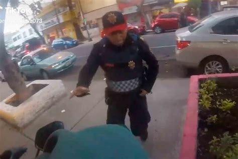 Video Polic A Pide Ayuda A Motociclista Para Atrapar A Ladr N Y Lo Logran