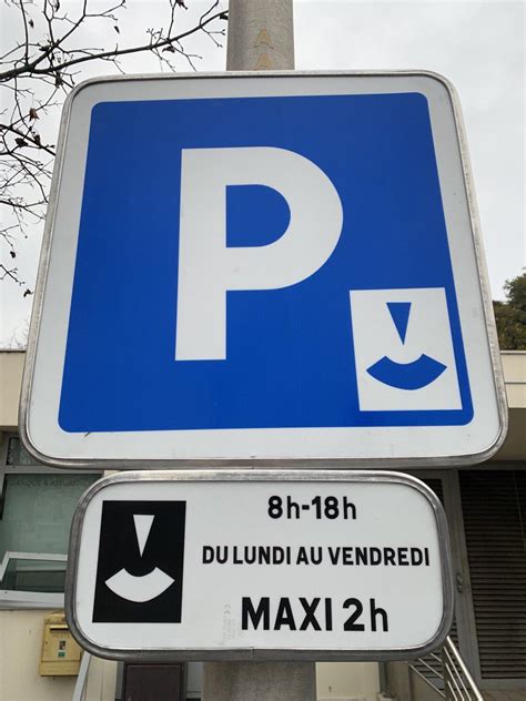 Le Parking De La Mairie Passe En Zone Bleue Chasse Sur Rh Ne