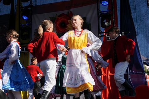 Mi Dzynarodowe Pyrzyckie Spotkania Z Folklorem Zesp Pie Ni I Ta Ca