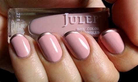 manucure rose poudré french avec pointes rose gold or rose Manicure