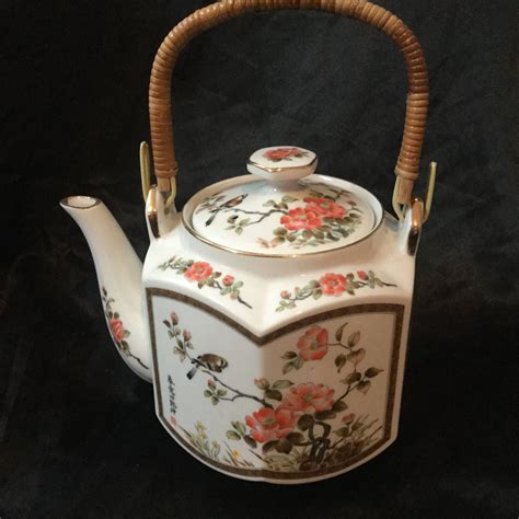 A Stunning Japanese Porcelain Teapot Porcelain Dinnerware Porcelain