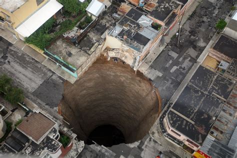 Guatemala City Sinkhole! : r/ThatsInsane