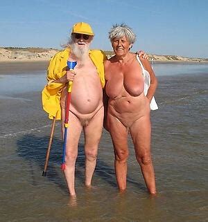 A Granny At Beach Shows Us Her Sexy Naked Congress Grannynudepics