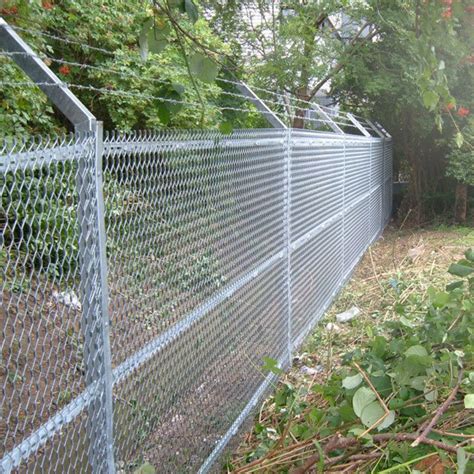 Hot Dipped Galvanized Expanded Metal Mesh Security Fences China