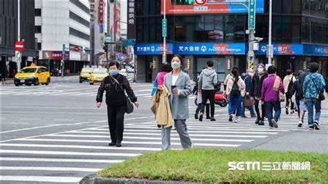 行人闖紅燈仍要停讓！警方曝「1原則」不罰汽車 5張圖秒懂交通新制 三立新聞網 Line Today