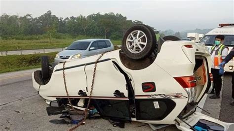 KECELAKAAN Maut Di Tol Cipali Pukul 05 30 Minibus Xenia Tabrak Truk