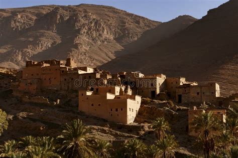 Berberer Dorf Ait Mansour Tal Tor Zu Den Gleichnamigen Schluchten