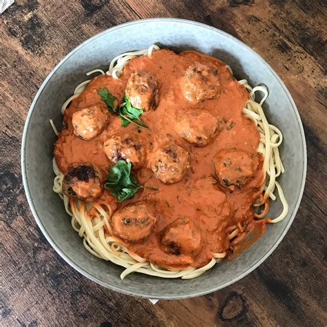 Linguine Et Boulettes De Boeuf Hach La Sauce Tomate Cr Meuse