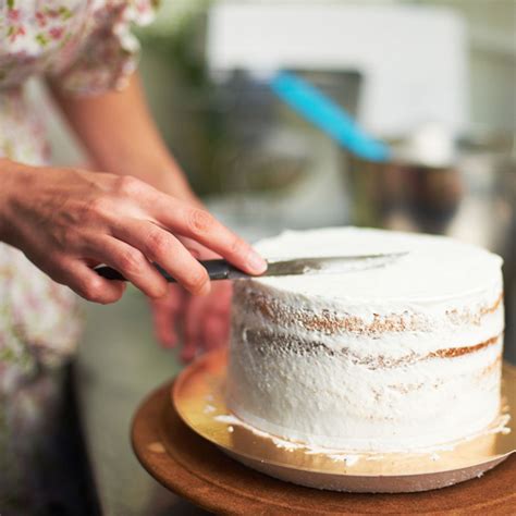 11 Quick Tips For Frosting A Perfect Layer Cake Wedding Cake Recipe Cupcake Cakes Cake