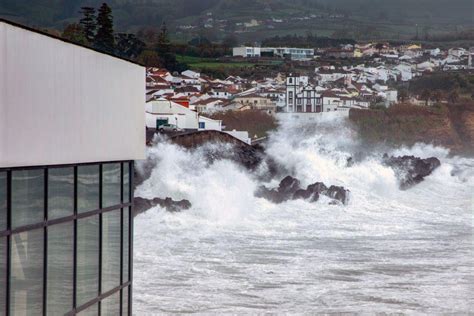 Sete Ilhas Dos A Ores Sob Aviso Amarelo Devido A Chuva Forte E Trovoada