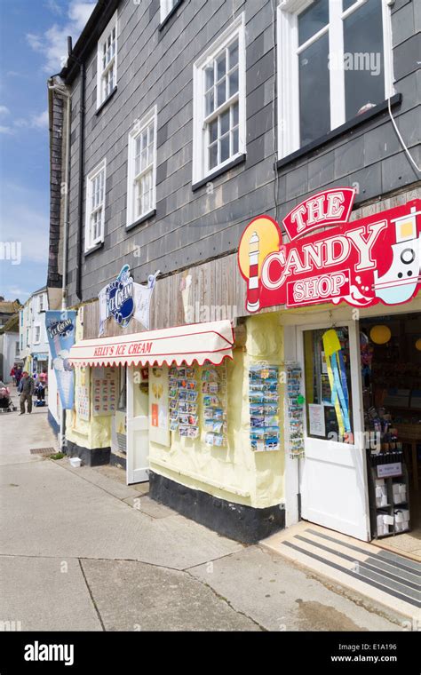 Mevagissey shop cornwall hi-res stock photography and images - Alamy