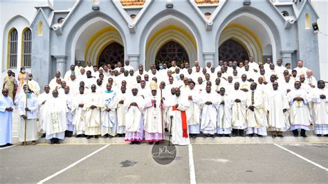 Maandamano Ya Maaskofu Na Mapadre Misa Ya Miaka Ya Upadre Wa