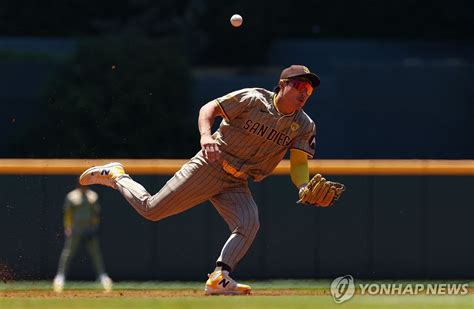 김하성 더블헤더 6타수 2안타 2볼넷3년 연속 두 자릿수 도루종합 한국경제