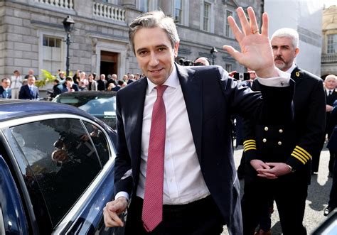 Parlamento Da Irlanda Empossa O Primeiro Ministro Mais Jovem Da