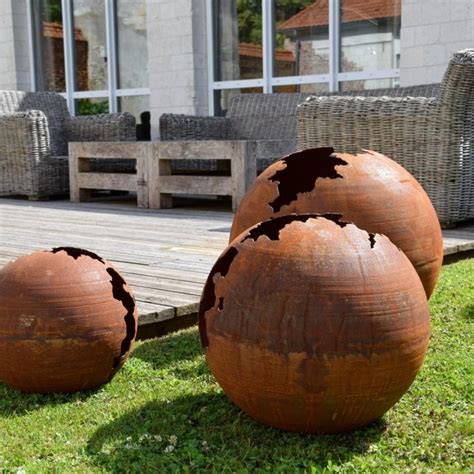 Boule deco jardin métal rouillé craquelé sphère acier corten JARDINEX