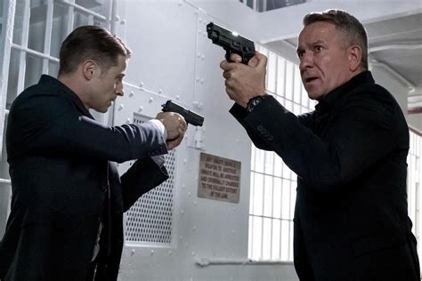 Photo De Sean Pertwee Gotham 2014 Photo Ben McKenzie Sean