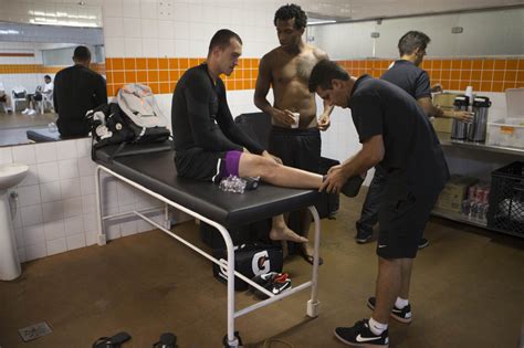 Nos vestiários antes da partida entre Corinthians x Paulista Jundiaí