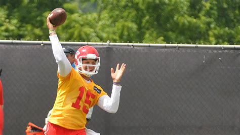 Patrick Mahomes Looks The Part Throwing The Deep Ball At Chiefs