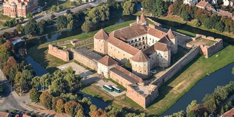 Turism Intern Si Extern Top 10 Cetati Medievale Si Biserici