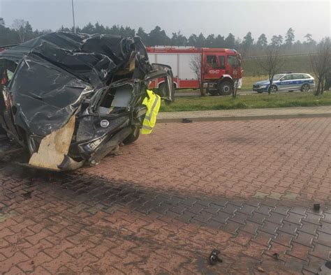 L Sk Koszmarny Wypadek Na Autostradzie A Jedna Osoba Zgin A Druga