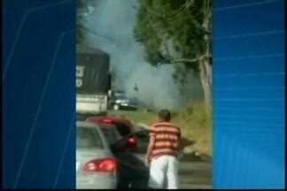 Assistir Bom Dia Minas Tv Integra O Carro Bate Em Carreta E Pega