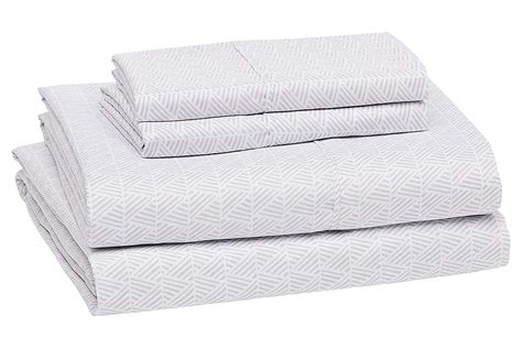 These ‘Soft and Breathable’ Bed Sheets Are $19 at Amazon