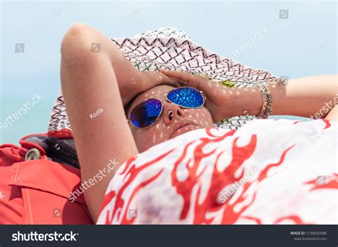 Woman Naked White Hat Sunglasses Lies Stock Photo 1139692088 Shutterstock