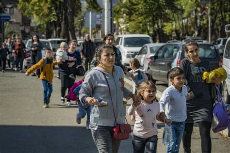 Armenia Azerbaiyán Acnur Cifra En Más De 100 000 Los Desplazados De