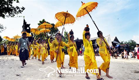 Nusabali Tradisi Siat Yeh Banjar Teba Desa Adat Jimbaran