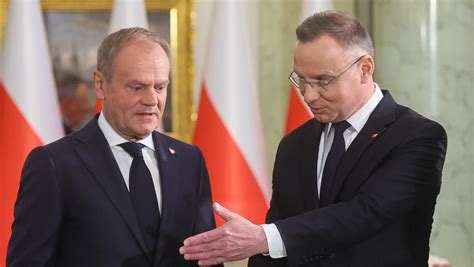 Donald Tusk dziękuje ministrom Przy okazji wbił szpilę Andrzejowi