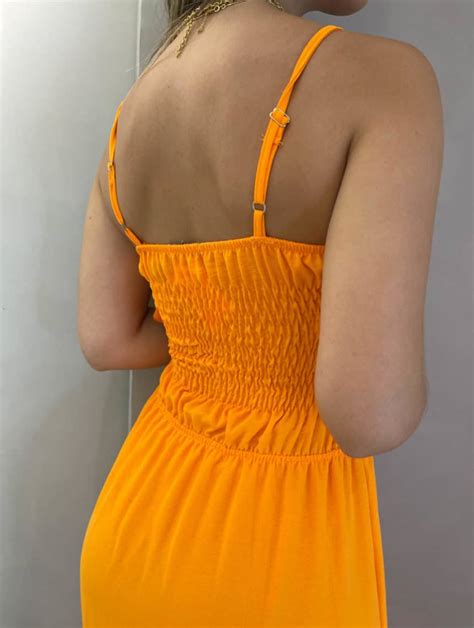 Vestido Midi Decote Vazado Argola Lastex Alcinha Babados Laranja Neon