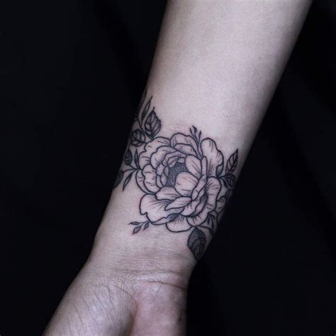 Elegant Flower Wrist Tattoo Ideas for a Delicate Look