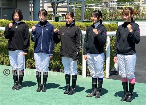 東スポ競馬 On Twitter 福島7rに史上最多の5人の女性騎手が集結しました ️ 左から 河原田菜々、藤田菜七子、小林美駒