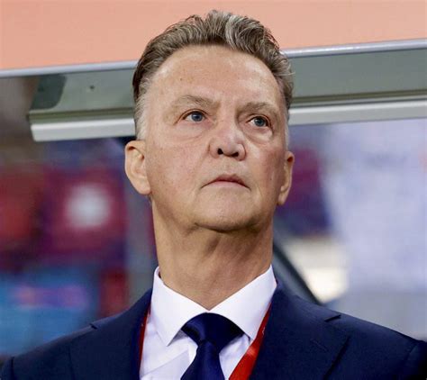 El Mundo Del F Tbol Conmovido Por La Revelaci N De Louis Van Gaal Que