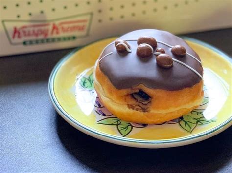 Krispy Kremes Limited Edition Kit Kat Doughnuts Taste Test Nice Or