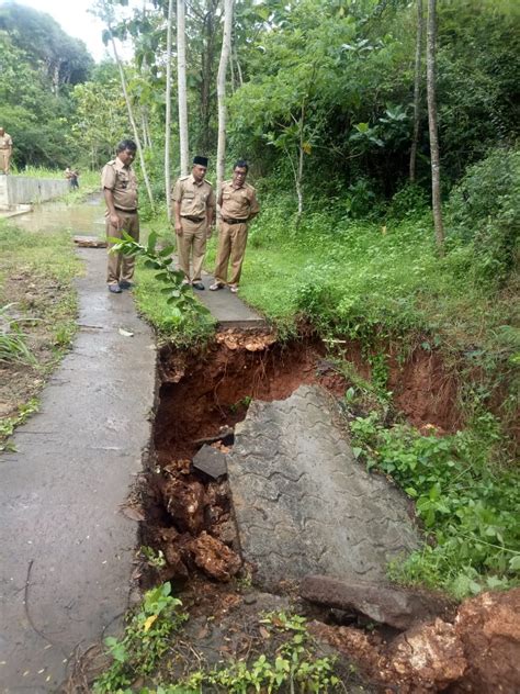 Diguyur Hujan Lebat Jalan Penghubung Dua Padukuhan Meter Ambles Kupass