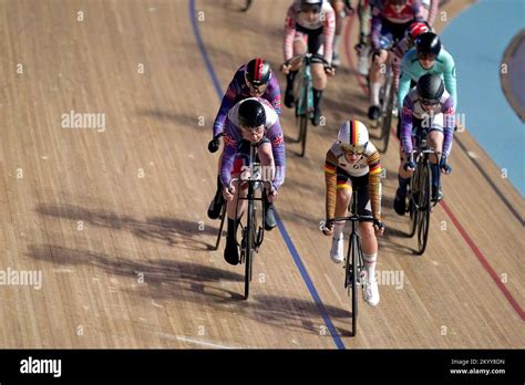 Katie Archibald Centre During The Womens Scratch Race During Day One