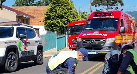 Motociclista é hospitalizado após colisão carro no Planalto Norte