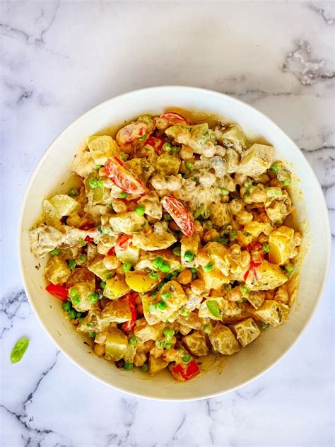 Easy Creamy BBQ Potato Salad recipe - Munchyesta