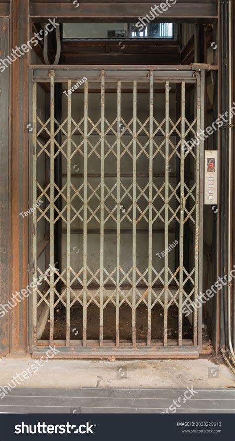 Classic Old Elevator Lift Collapsible Gate Foto Stock