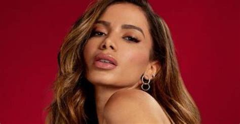 Poderosa Anitta ostenta presentão avaliado em R 250 mil e faz