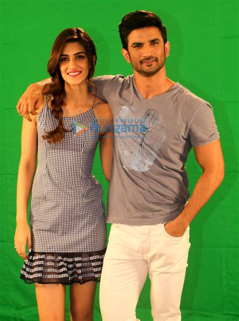 Sushant Singh Rajput And Kriti Sanon Snapped Promoting Their Film