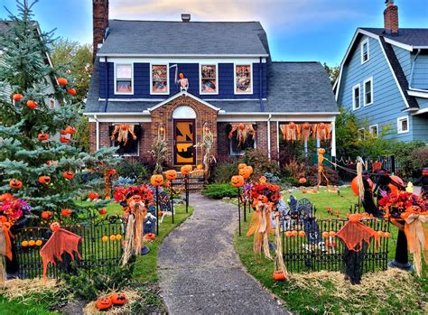 Get in the spirit: Check out these scary, funny or simply over-the-top Halloween yard displays ...