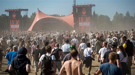 Ndrer Ikke Planer Roskilde Festival Arbejder Fortsat P At Blive