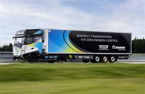 Mercedes Benz Eactros Longhaul Electric Truck Wins Truck